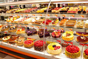 قیمت شیرینی شب یلدا اعلام شد / شیرینیِ تر، دانمارکی، زبان و پاپیونی چند؟