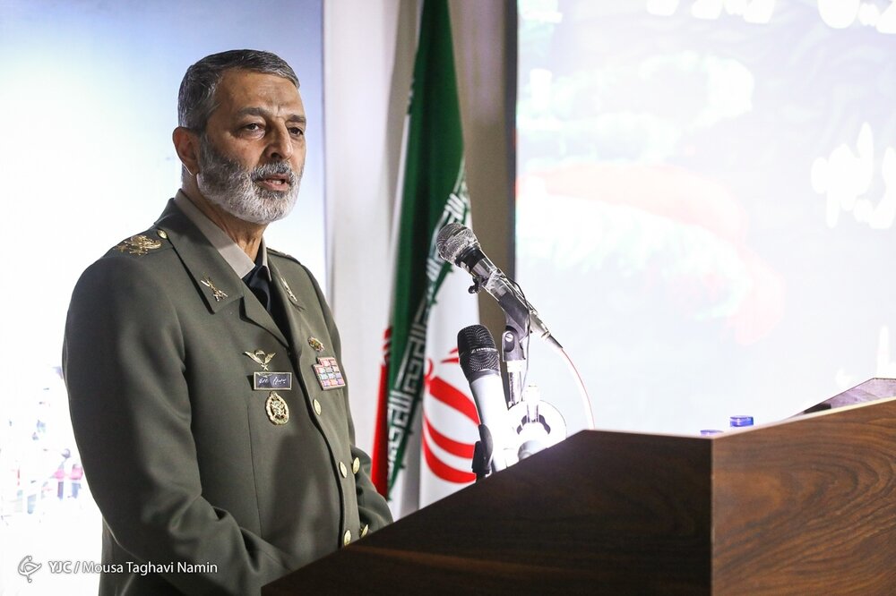 بازدید فرمانده کل ارتش از دستاوردهای جهاد خودکفایی نداجا / تصاویر