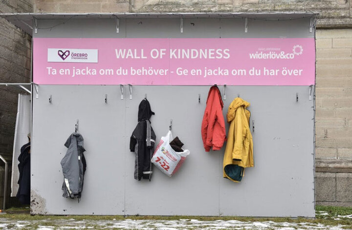 ‏«دیوار مهربانی» در قلب استکهلم / فیلم