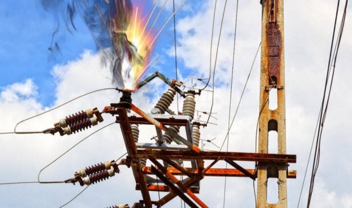 انفجار وحشتناک به دلیل اتصال کابل شبکه برق در گلستان / فیلم