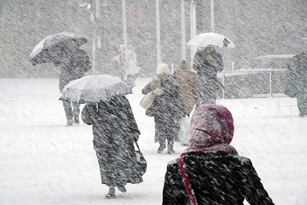 سفیدپوش شدن روستای جغدان به دلیل بارش برف / فیلم