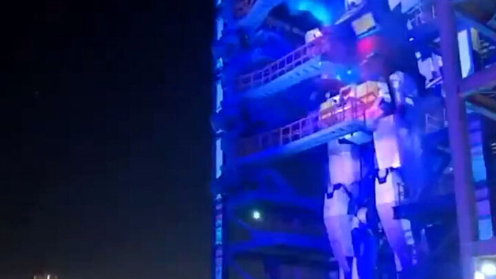 رونمایی از بلندترین ربات جهان به ارتفاع ۱۸ متر / فیلم