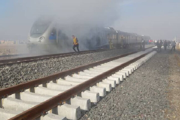 آتش سوزی هولناک در قطار تهران ورامین / فیلم