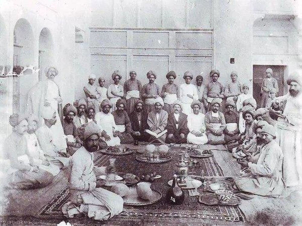 قدیمیترین عکس از مراسم شب یلدا/ چرا در این شب هندوانه میخورند؟