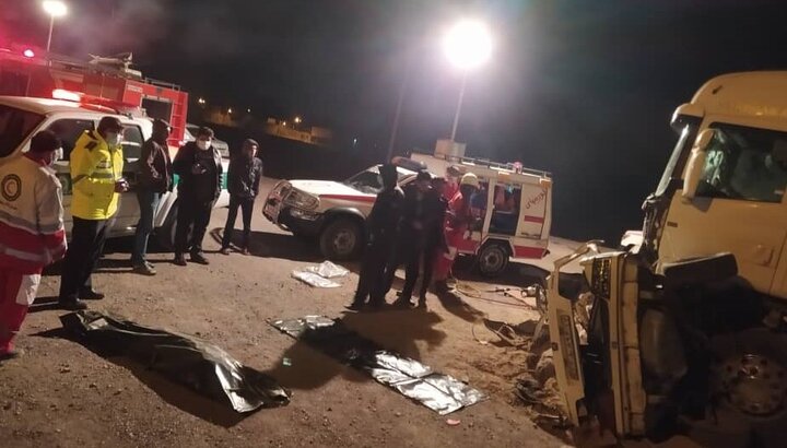 مرگ تلخ ۵ هموطن به دلیل تصادف تریلی با پژو پارس در اصفهان