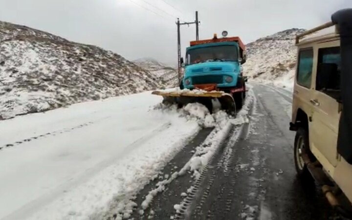 برف روبی و نمک پاشی۲۰۰ کیلومتر از راه‌های اصلی و فرعی سردشت 