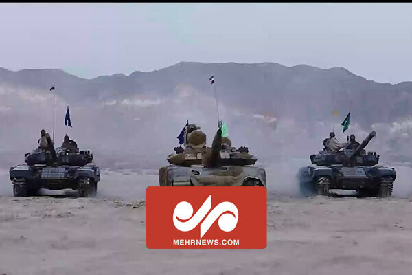 تصاویری از تهاجم زرهی نیروی زمینی سپاه در رزمایش پیامبر اعظم ۱۷ / فیلم