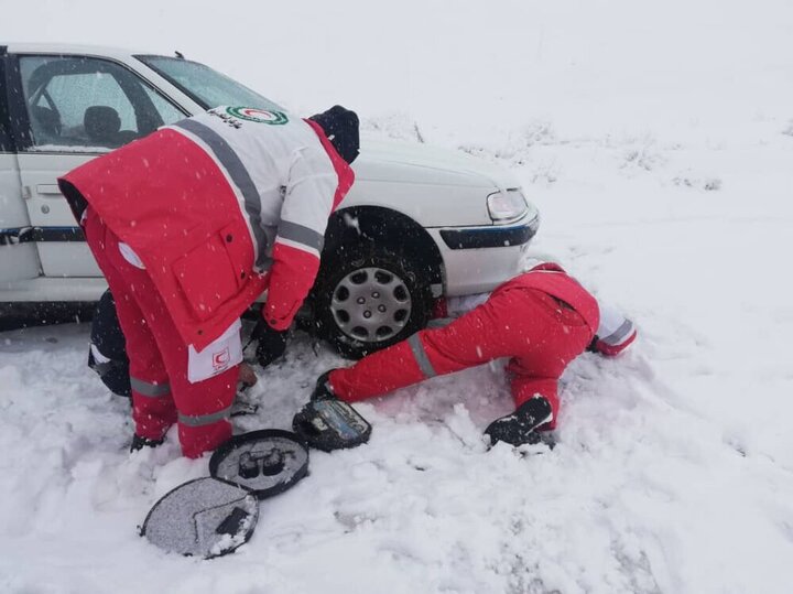 برف سنگین در آذربایجان‌شرقی / راه ۲۰۰ روستا بسته شد