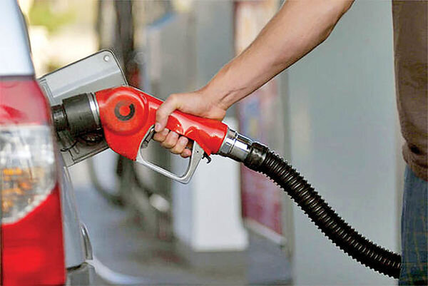 وزیر کشور: قرار نیست قیمت بنزین گران شود