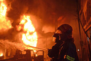 تصاویری از لحظه آتش گرفتن ساختمان تاریخی خیابان جمهوری  / فیلم