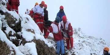 نجات کوهنوردان قزوینی گرفتار شده در اشترانکوه / فیلم