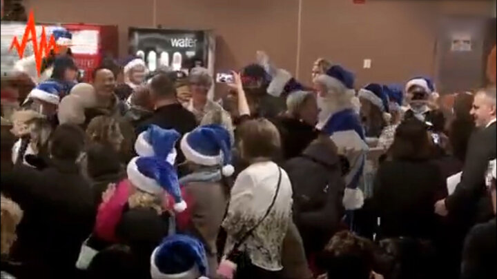 سورپرایز عجیب شهروندان در فرودگاه توسط بابانوئل / فیلم
