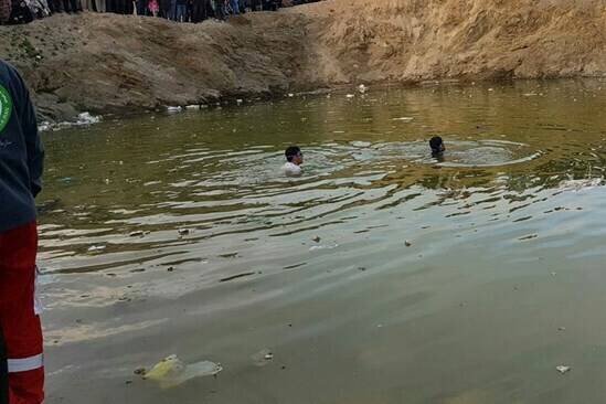 مرگ تلخ کودک بندر عباسی در گودال آب به دلیل بی احتیاطی و بازیگوشی! + یک کودک نجات یافت! / فیلم