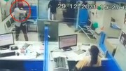ویدیو هولناک از لحظه سرقت مسلحانه از بانک