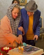 جشن تولد ایرج خواجه‌امیری در کنار همسرش / عکس