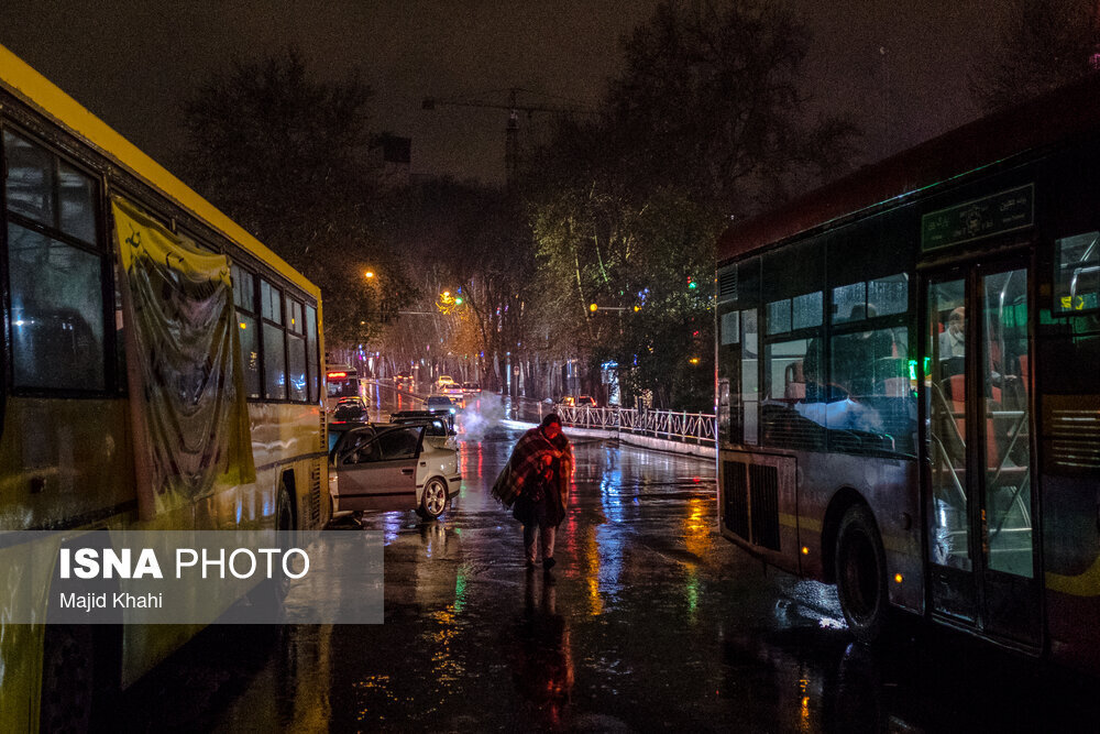  مدیرعامل سازمان رفاه، خدمات و مشارکت‌های اجتماعی شهرداری تهران از جانمایی ۲۰ اتوبوس در سطح تهران به‌صورت موقت برای حمایت از افراد بی‌خانمان خبر داده است