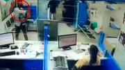 ویدیو هولناک از لحظه سرقت مسلحانه از بانک
