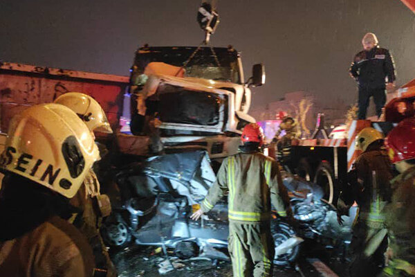 جزییات تصادف زنجیره ای ۱۴ خودرو در تهران / ۵ نفر کشته و مصدوم شدند