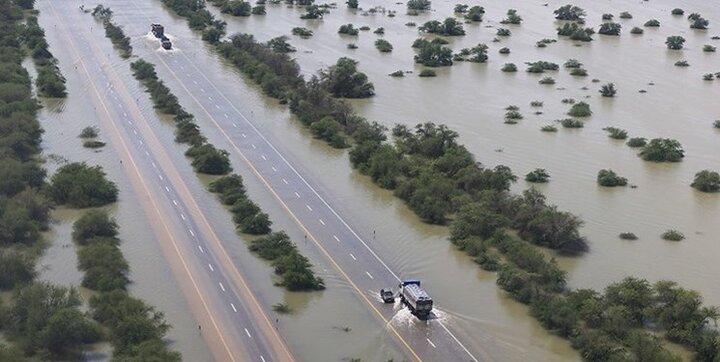 آخرین وضعیت جوی و ترافیکی راه‌های کشور ۱۴ دی ۱۴۰۰ / سیلاب ۳۳ جاده را مسدود کرد