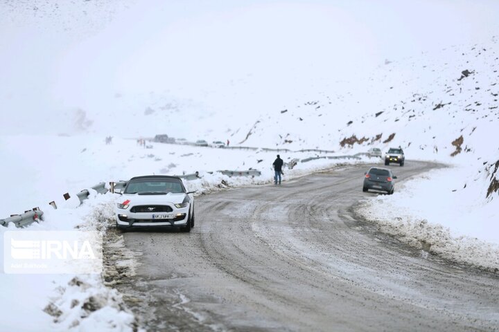 آخرین وضعیت جوی راه‌های کشور ۱۵ دی ۱۴۰۰ / کدام جاده‌ها برفی و خطرناک هستند؟