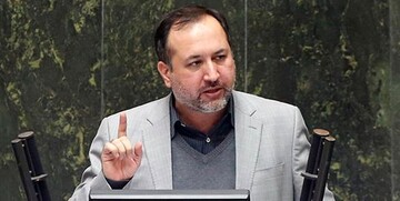 نماینده مجلس: «اتوبوس‌خوابی» ثمره تورم ۴۰ درصدی دولت روحانی است