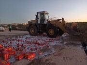 نابودی حدود ۳۵۰۰ بطری مشروبات الکلی در بوشهر / عکس