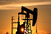 ادعای بلومبرگ: چین نفت ایران را ارزان تر از قیمت بازار می‌خرند