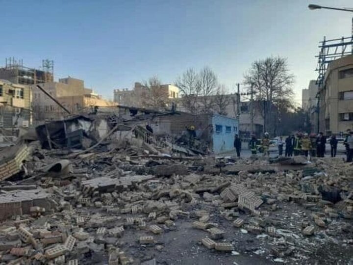 صحنه انفجار منزل سرایداری مدرسه ابوذر غفاری در مشهد | مرگ تلخ زن سرایدار + علت چه بود؟ / فیلم