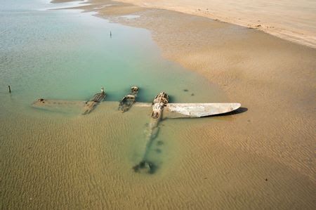 صحنه‌های عجیب و دیدنی در سفرهای ساحلی! / از موتور آپولو ۱۱ تا مزرعه چترهای دریایی