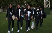 همخوانی زیبای ترانه «وطنم» توسط دختران تیم ملی ایران قبل از به هند / فیلم