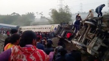 خارج شدن قطار مسافربری از ریل در هند ۹ کشته برجای گذاشت