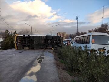 تصادف خونین کامیون و اتوبوس در اصفهان / ۱۸ نفر مصدوم شدند