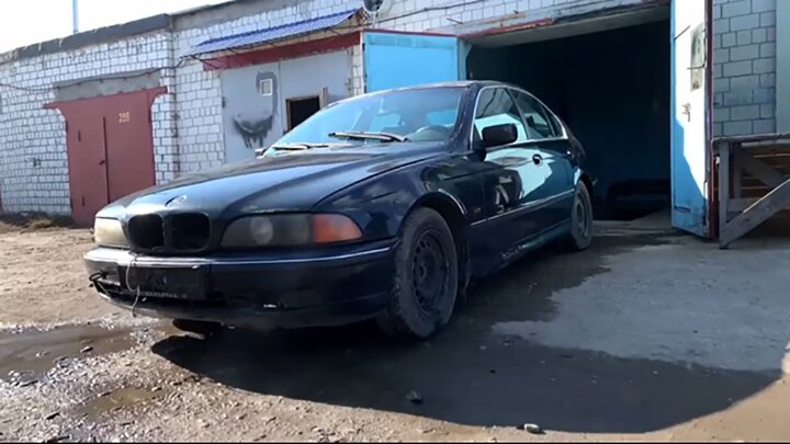 ویدیو تماشایی از بازسازی کامل یک BMW قدیمی