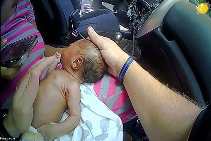 لحظه نجات جان نوزاد ۱۸ ماهه از خفگی توسط افسر پلیس / فیلم