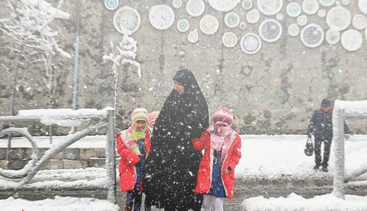 اردبیل به مرحله بحرانی رسید؛ شهر زیر نیم متر برف رفت!