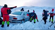 گرفتار شدن ۲۷ دستگاه خودرو در برف و کولاک در محور خوی_چالدران