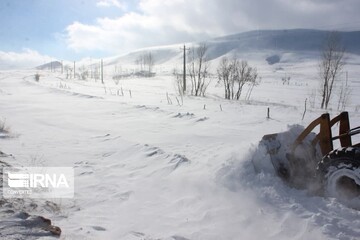 مسدود بودن راه ۶۱ روستای شهرستان مریوان به علت بارش برف