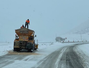 برف جاده بروجرد - اراک مسدود کرد