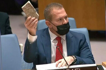 اقدام خنده‌دار سفیر اسراییل در سازمان ملل سوژه شد / فیلم