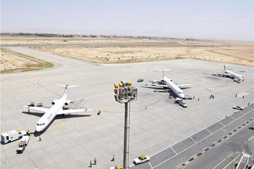 برخورد اتوبوس با هواپیما در فرودگاه مهرآباد / عکس