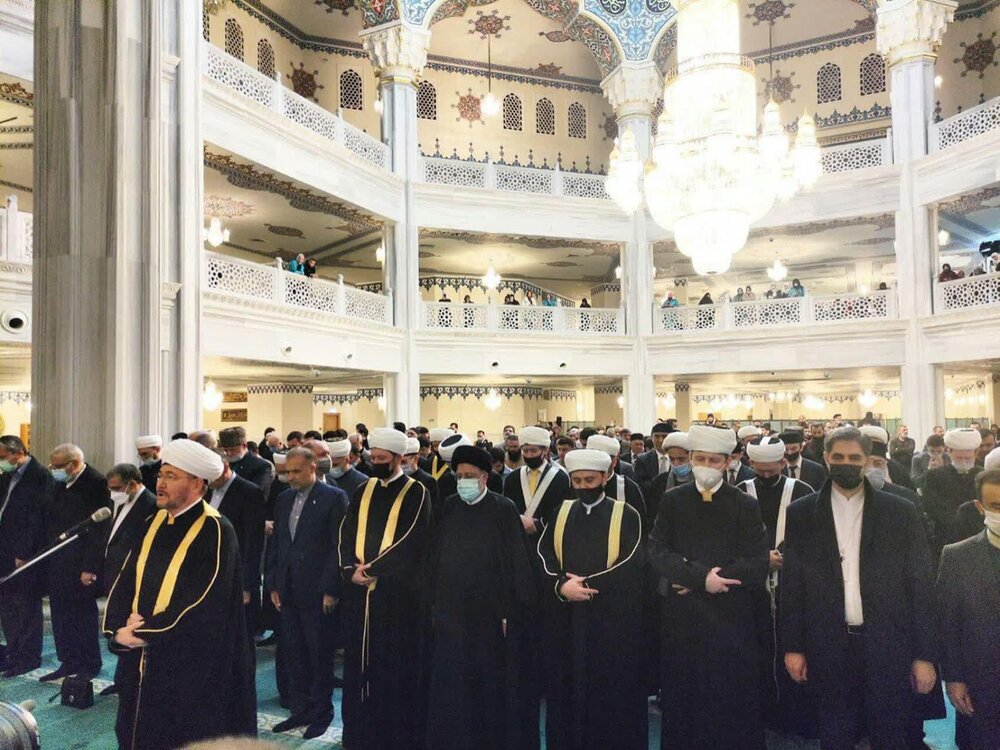 عکسی از حضور رئیسی در نماز مسجد جامع مسکو