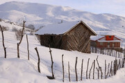 تصاویر حیرت انگیز و زیبا از بارش برف زیاد در روستای آسیابر استان گیلان / فیلم