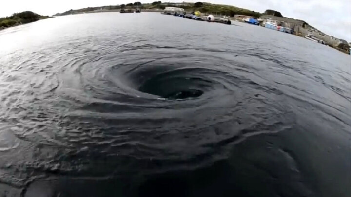 ویدیو دیده نشده از پدید عجیب و خطرناک گرداب اقیانوسی / فیلم