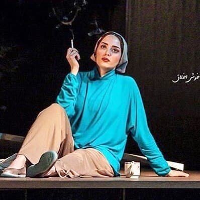 سیگار کشیدن لاکچری بازیگر زن مشهور/عکس