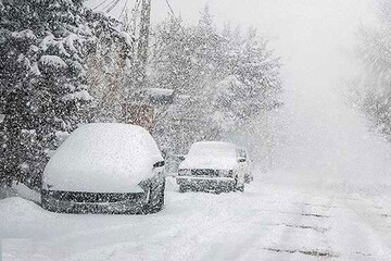 ترافیک شدید معابر فاز ۱۱ پردیس در شرق تهران پس از بارش برف / فیلم
