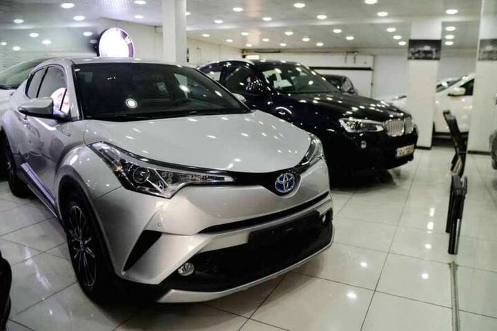 فروش خودروی خارجی با دلار ۱۰۸ هزار تومانی در بازار ایران !