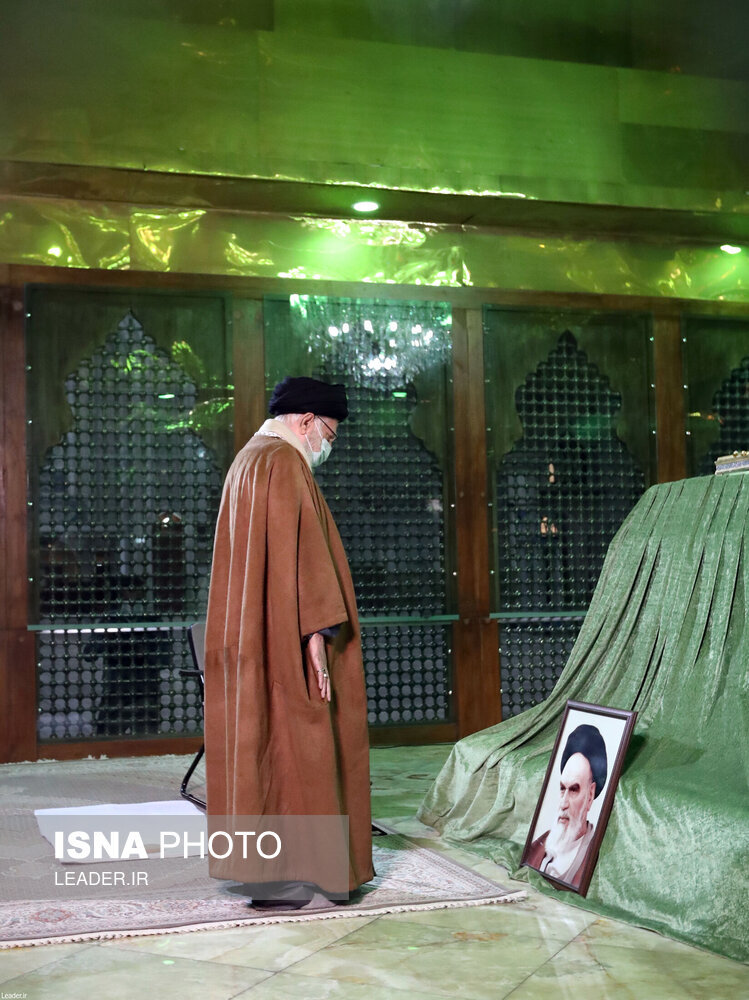 حضور رهبری در حرم امام خمینی و گلزار شهدا / تصاویر