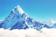 ویدیو حیرت‌انگیز از طبیعت زیبای قله اورست در روز برفی / فیلم