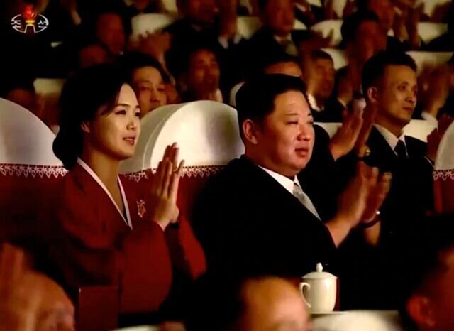 حضور رهبر کره شمالی با همسرش در کنسرت 