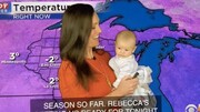 عجیب ترین گزارش هواشناسی توسط مجری زن | حضور خانم هواشناس با نوزاد در بغل / فیلم